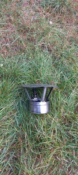 Dach z grubej blachy na komin średnicy 13 cm