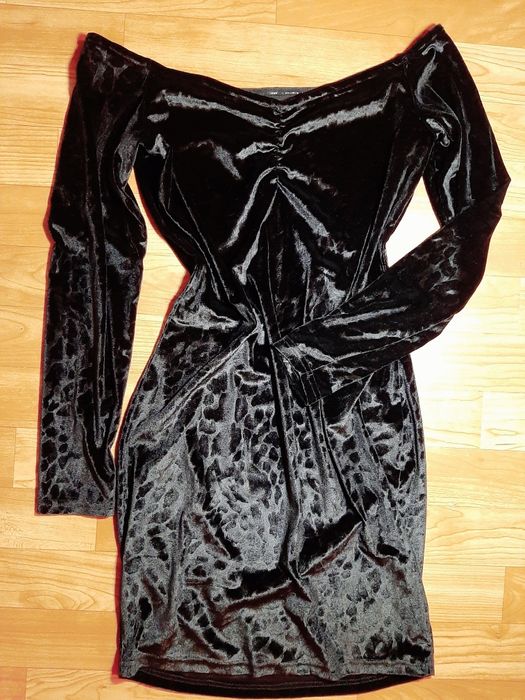 Велюрове чорне плаття