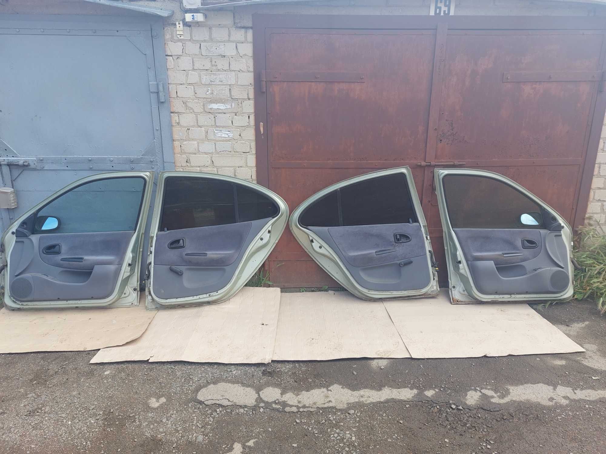 Двері Двери на Renault Megane 1 1999p