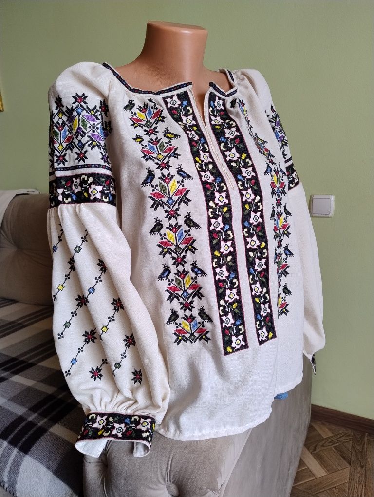 Жіноча вишиванка