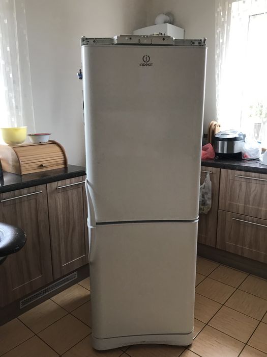 Холодильник Індезіт.