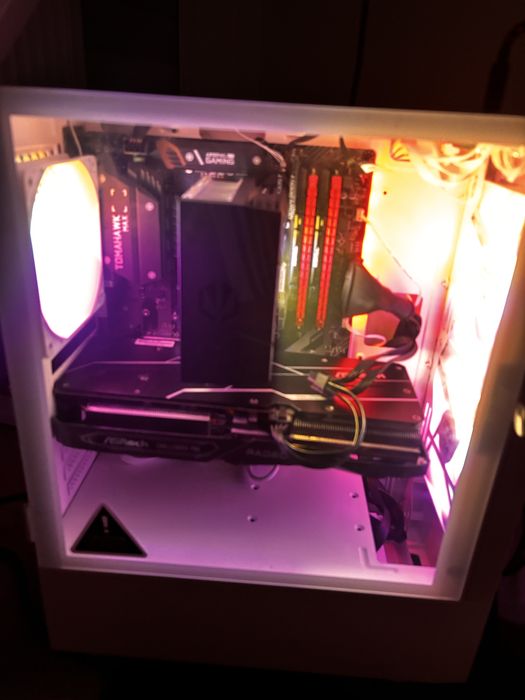 komputer gamingowy – Ryzen 5 3600 / 16GB RAM / RX 6600 XT