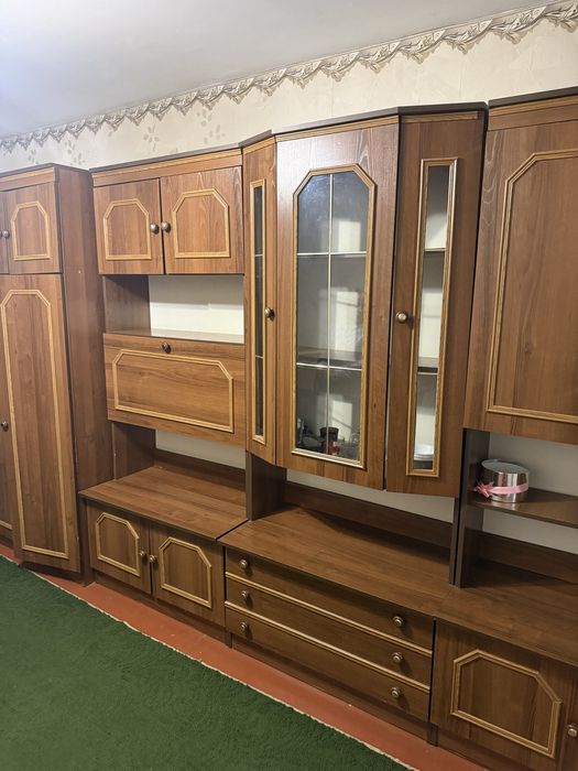Продам набір меблів, шкаф, сервант