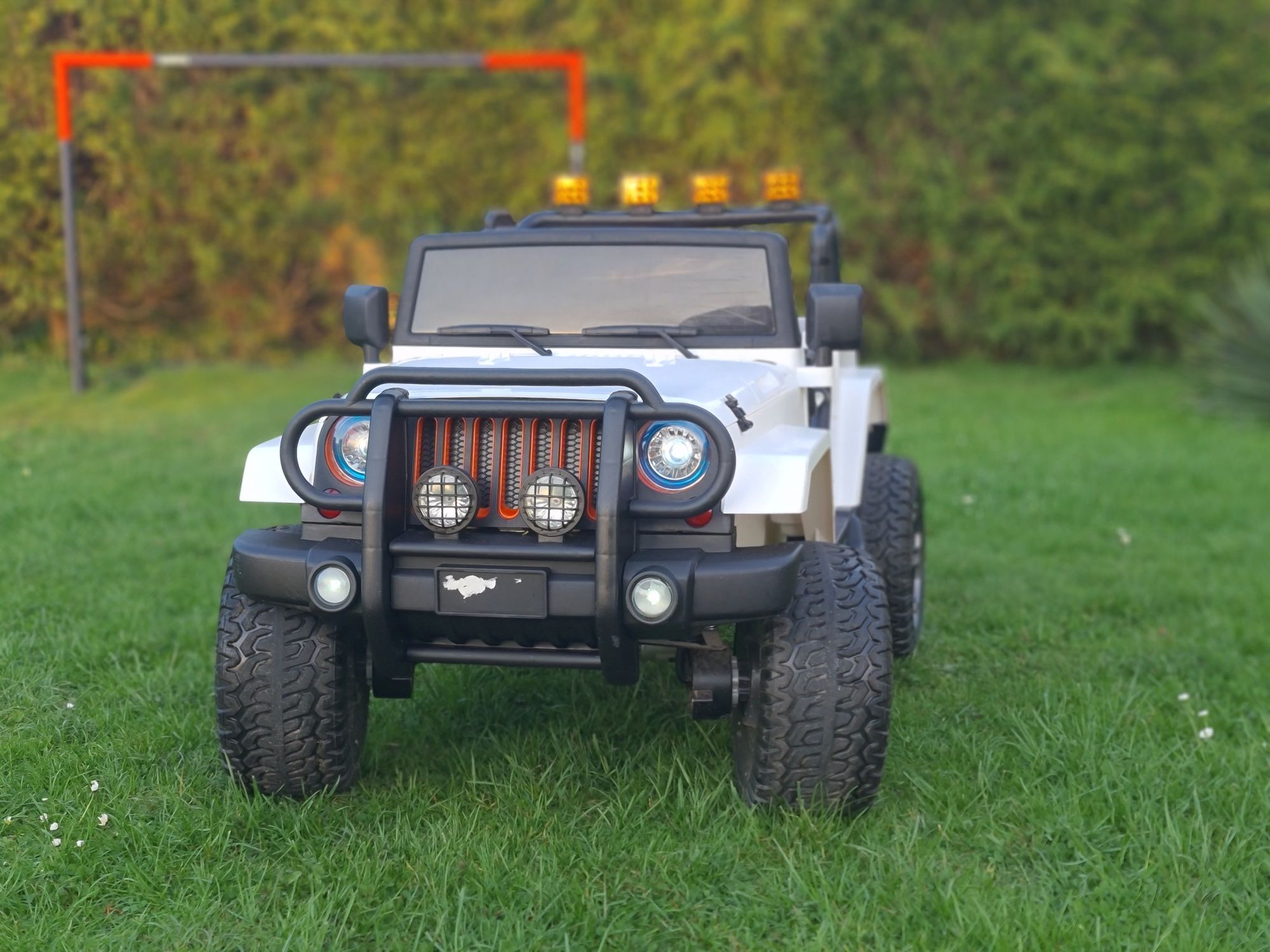 Auto elektryczne dla dziecka 4x4. Radio USB + Micro SD. nowe aku.