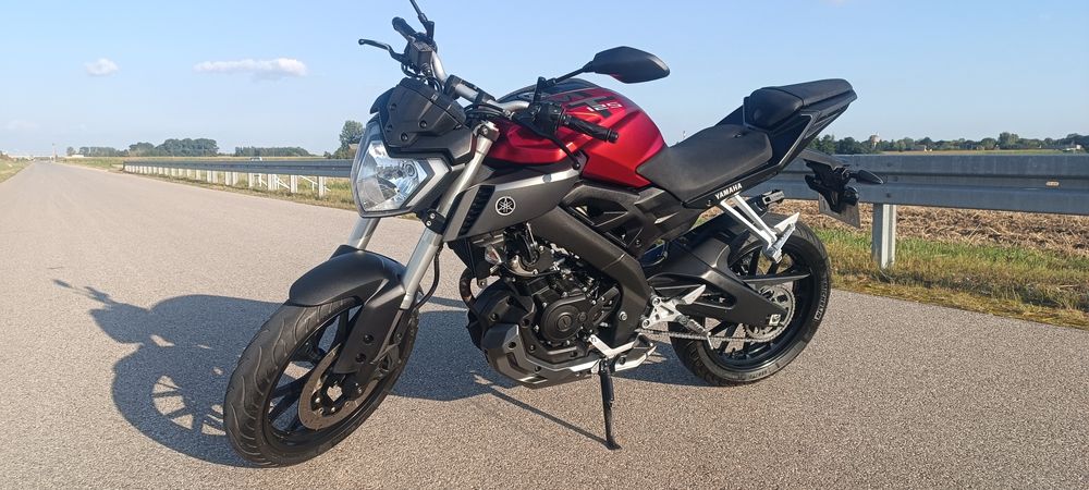 Yamaha MT 125 PL salon akrapovic