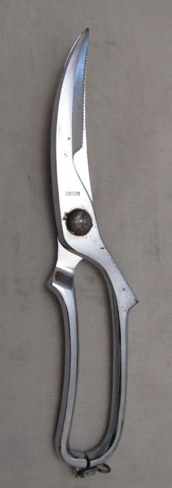 Старі кухонні ножиці.