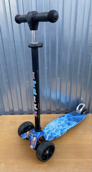 Дитячий триколісний самокат