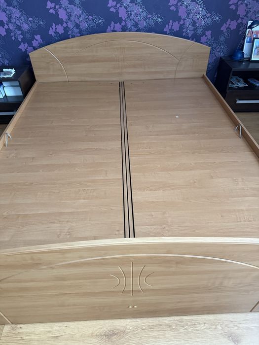 Drewniana rama lozka ze skrzynia