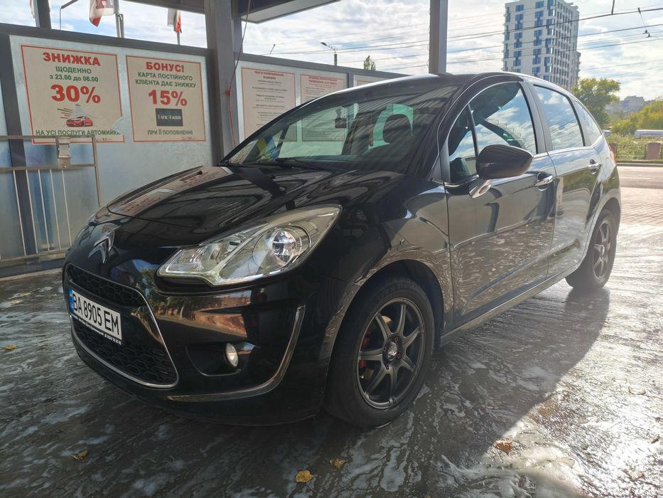 Продається Citroën C3, 2011 рік, чорний колір, надійний та економний.