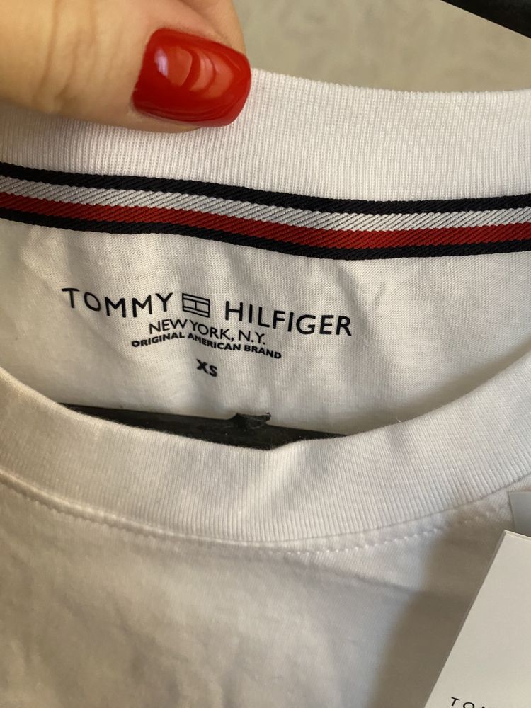 футболка біла Tommy Hilfiger нова xs