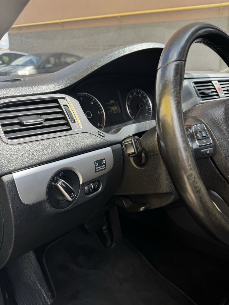 Продаж VW jetta 2.0 дизель автомат 2011 рік