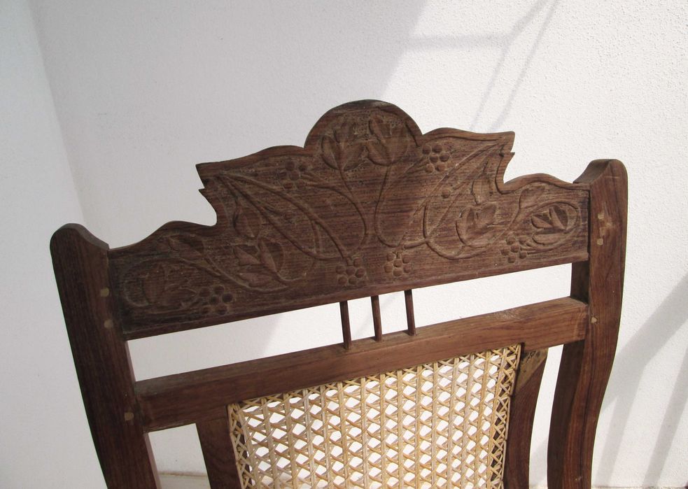 Antigo Cadeirão c/ Costas e Assento em Palhinha NECESSITA ACABAMENTO