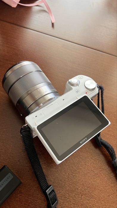 Sony NEX 5R + obiektyw Sony 18-55 + dużo akcesoriów