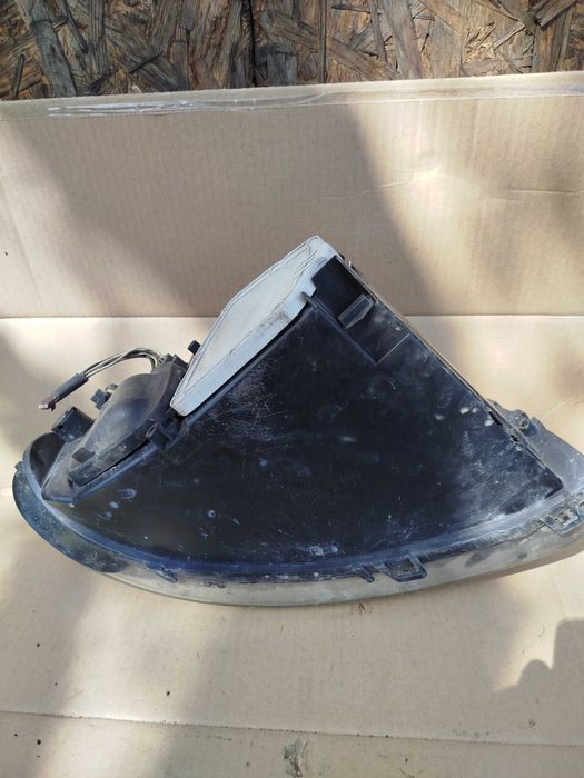 Фари передні Додж Dodge Caravan 4 Chrysler Voyager 4 (2001-2007)