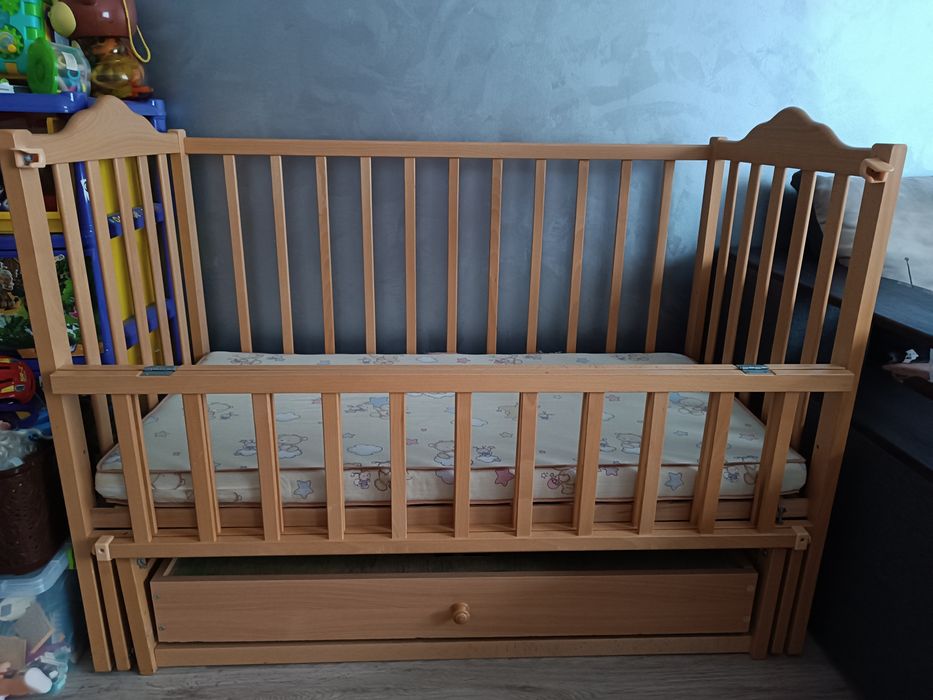 Дитяче ліжечко з маятником+матрац