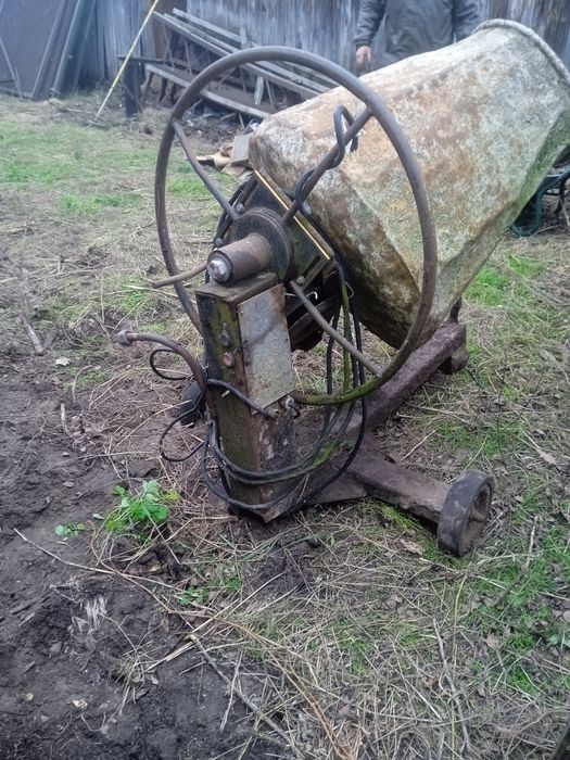 Бетономешалка промышленная, большая