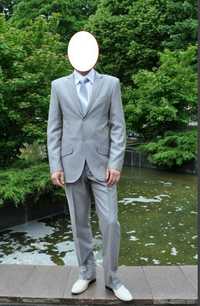 Чоловічий костюм у світло-сірому тоні 44-46 розмір
