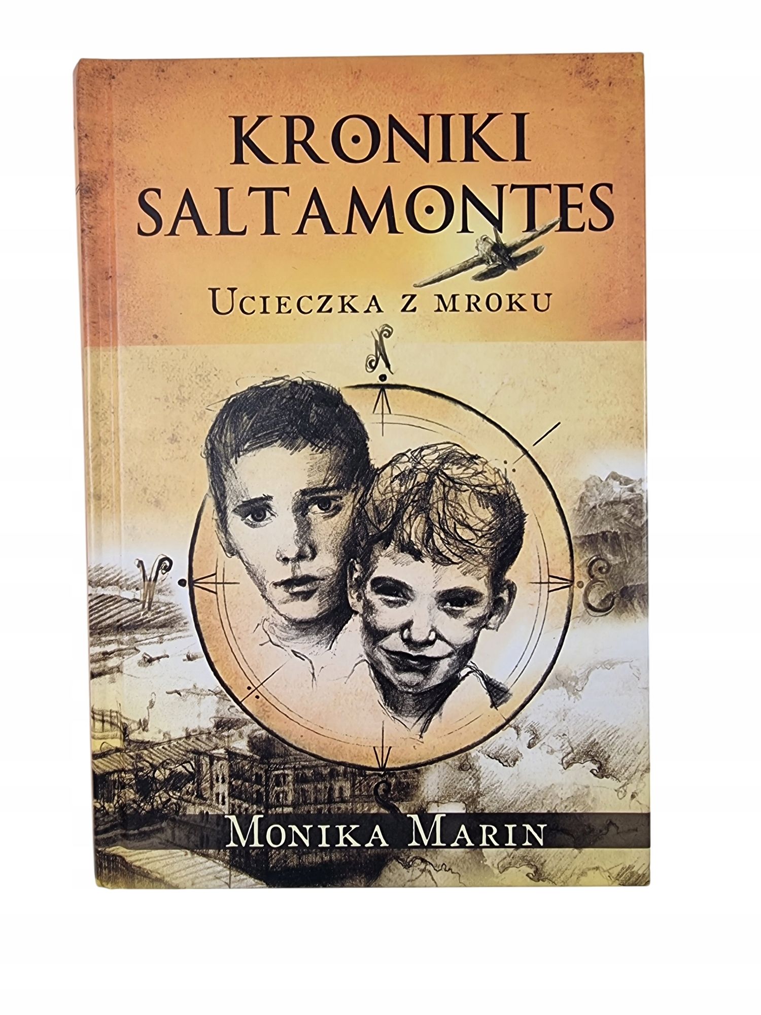 TWARDA / Ucieczka z Mroku / Kroniki Saltamontes Tom 1 / Monika Marin