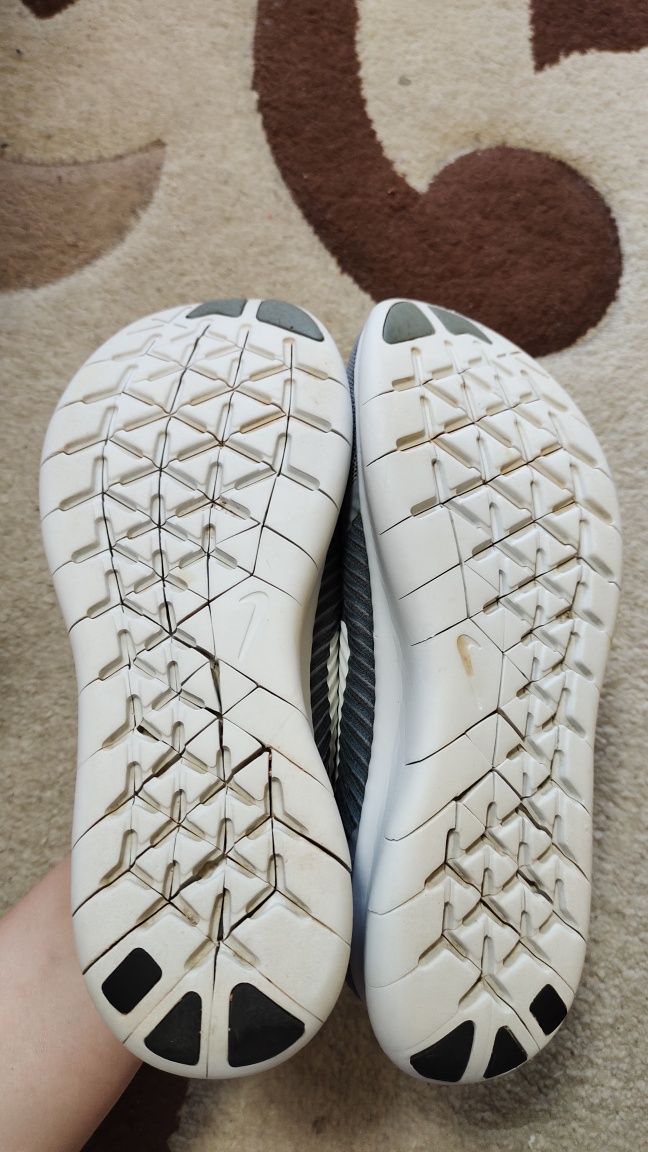 Кроссовки женские Nike