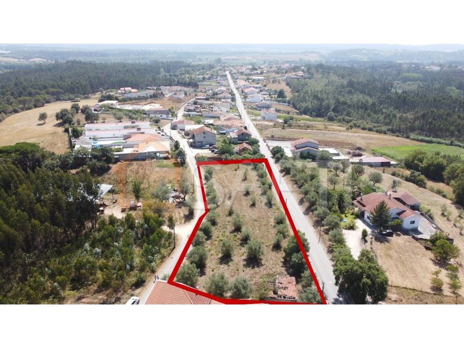 Terreno com duas frentes de estrada