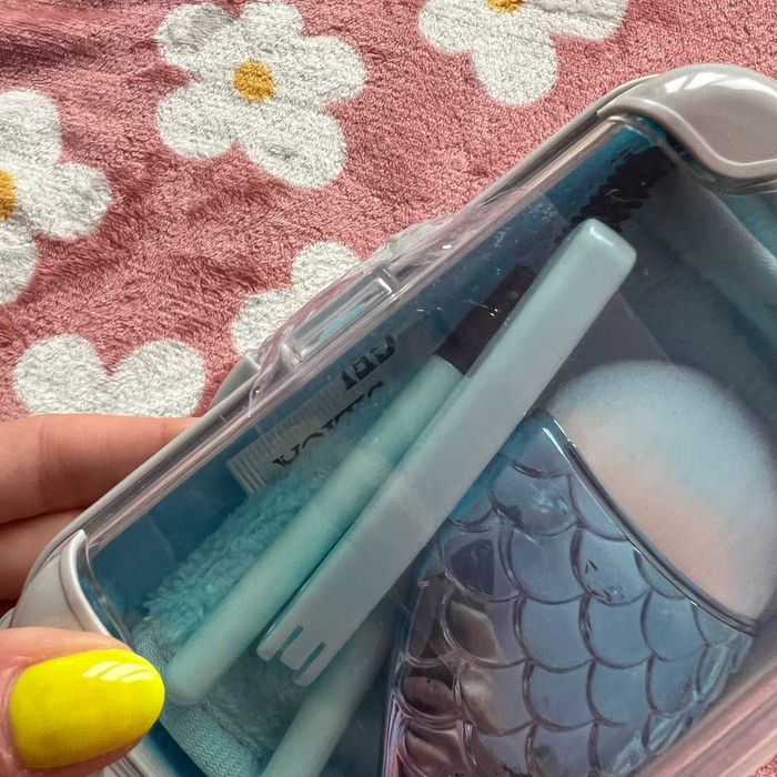zestaw w kształcie walizki plastikowa walizka z akcesoriami do makijaż