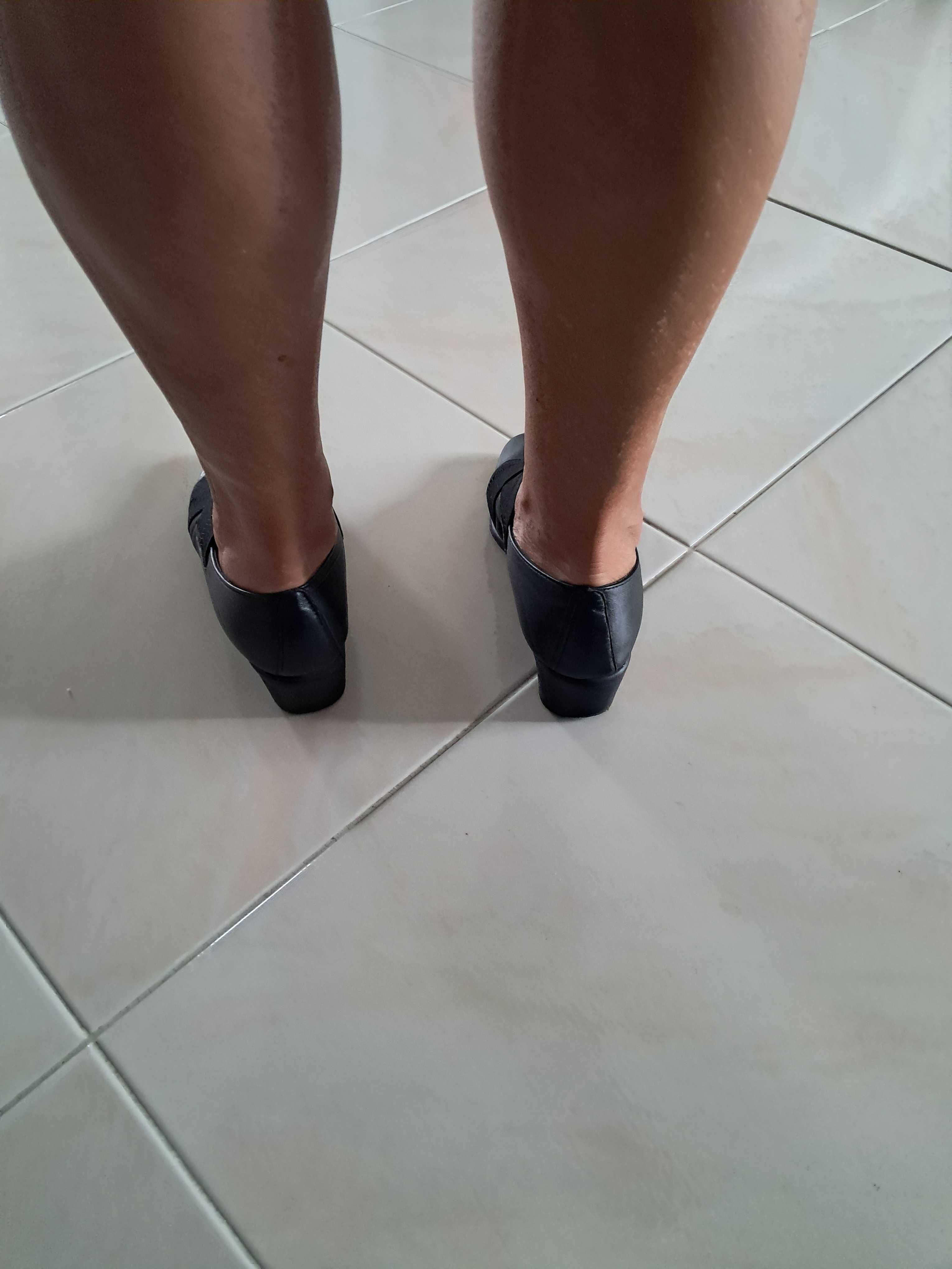 Sapatos de pele, pretos , tamanho 36 como novos