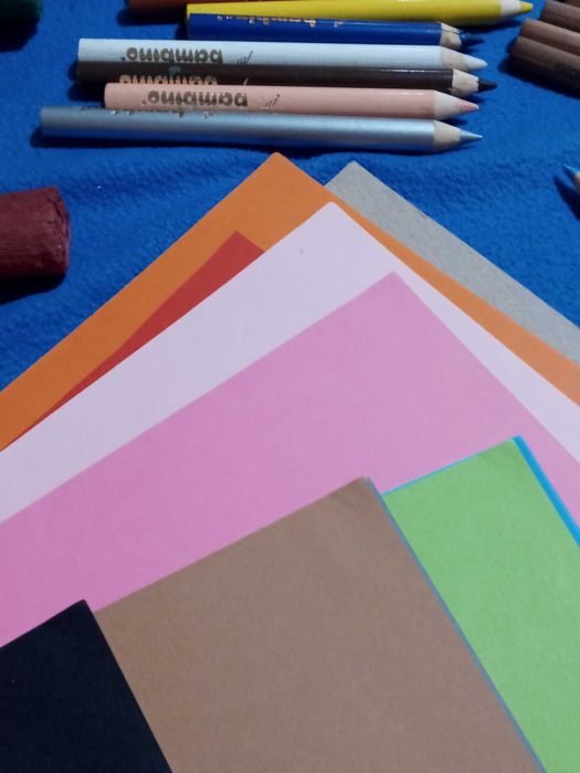 Materiały szkolne do prac plastycznych