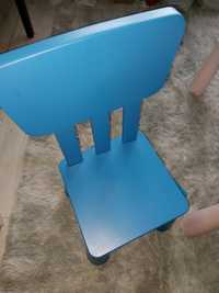 Stolik ikea  mamut + 2  krzesełka