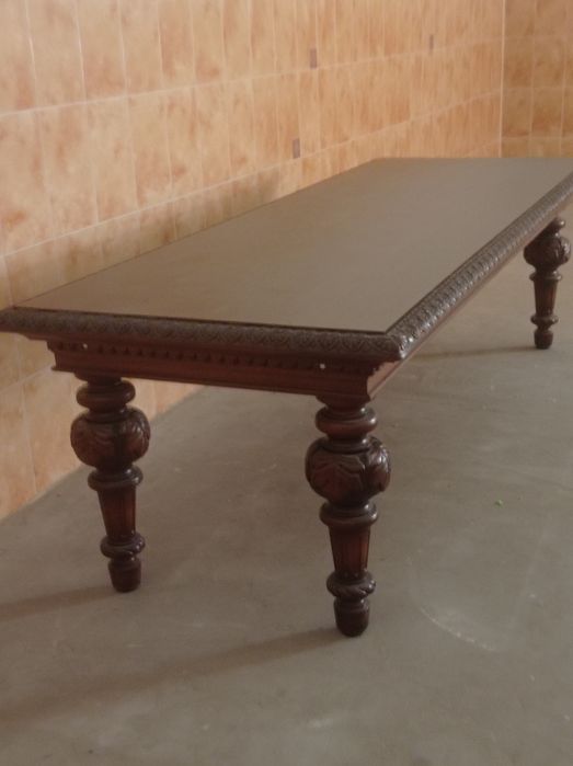 Великий, майже три метри,розкішний, дубовий стіл ручної роботи