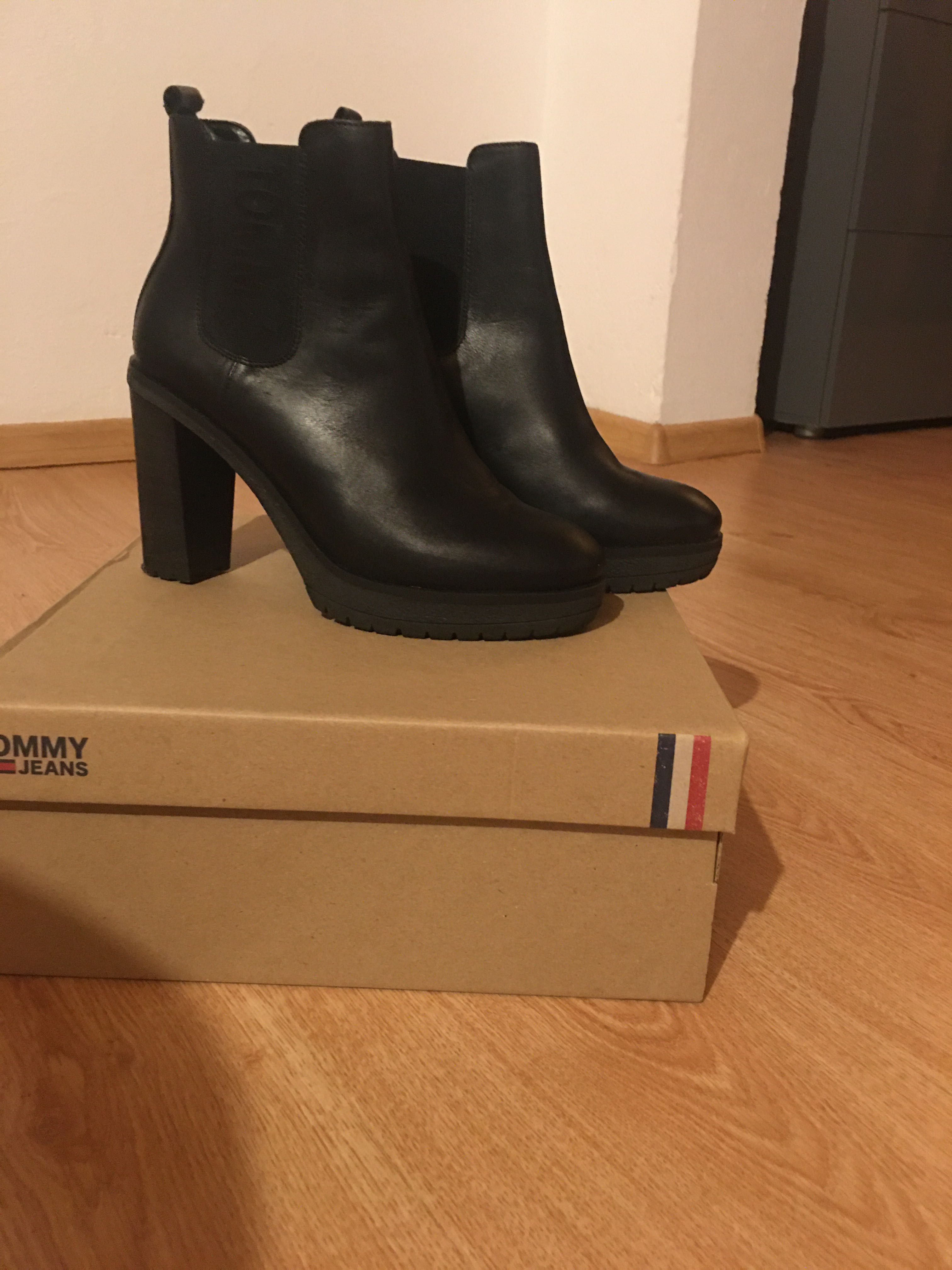 TOMMY HILFIGER botki jak nowe