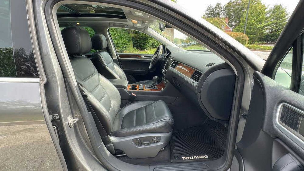 Volkswagen Touareg      2014