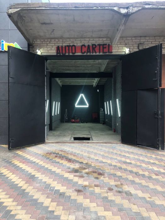 Гараж  ( або складське приміщення)  в Луцьку.