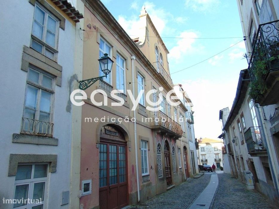 Palacete histórico na parte nobre da cidade de Castelo Branco