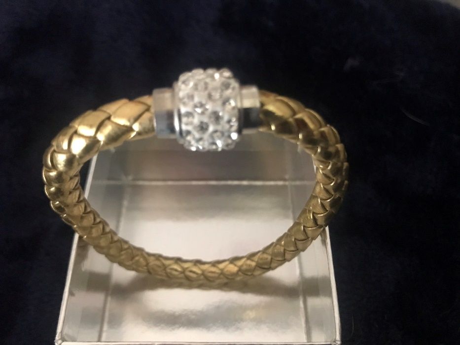 Pulseira Tipo Pele com Brilhantes Nova