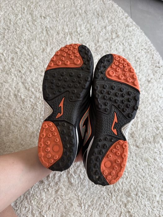 Buty do piłki nożnej firmy Joma