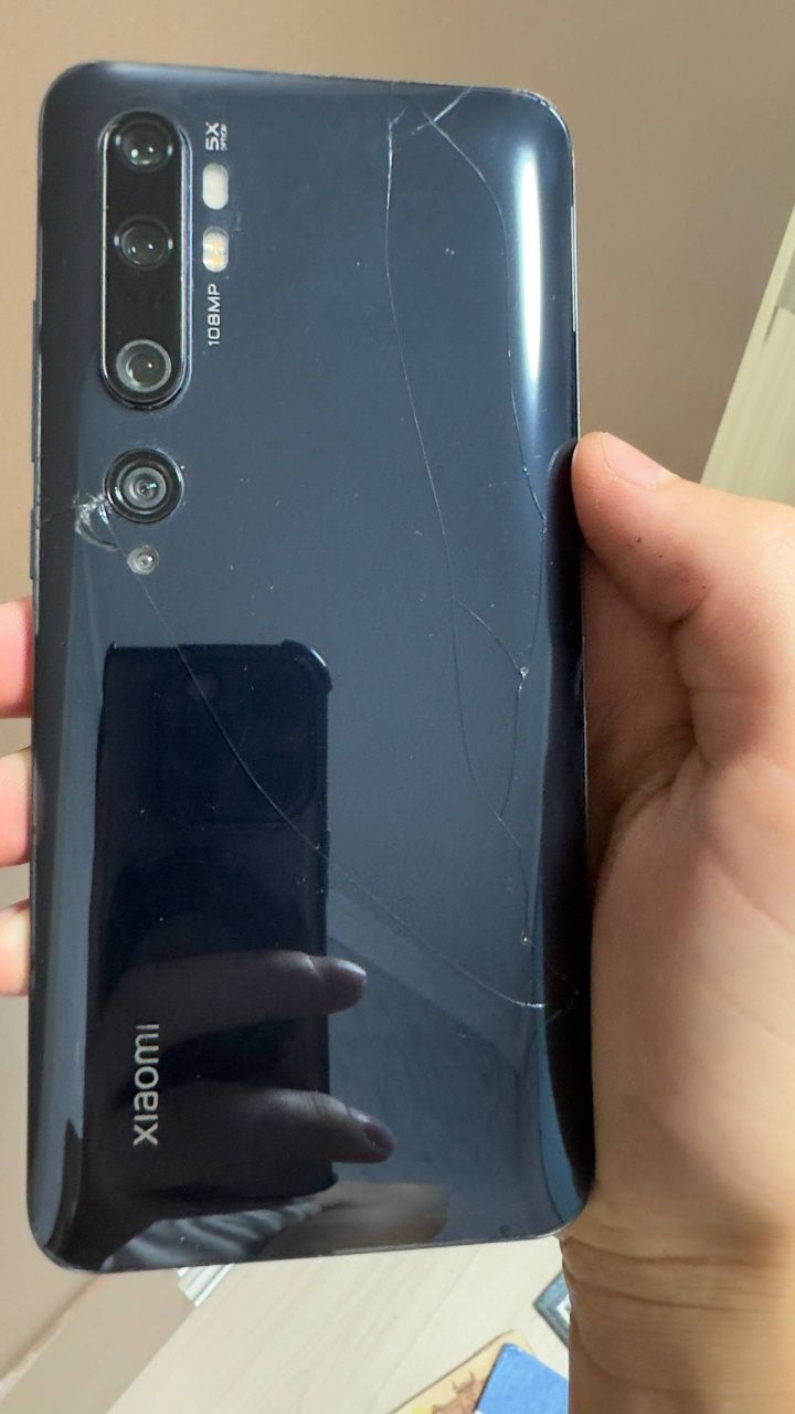 Тріснута задння кришка, mi note 10 pro 8+3/256gb. Також цікавить обмін