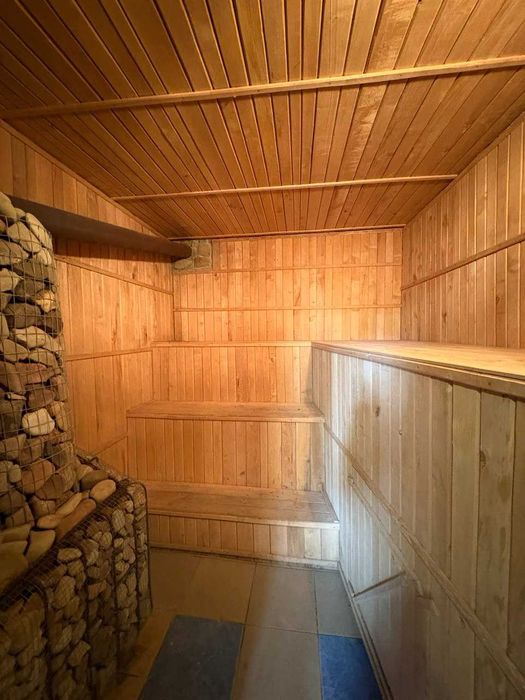 Продаж будинку з ремонтом та меблями в м.Золочів