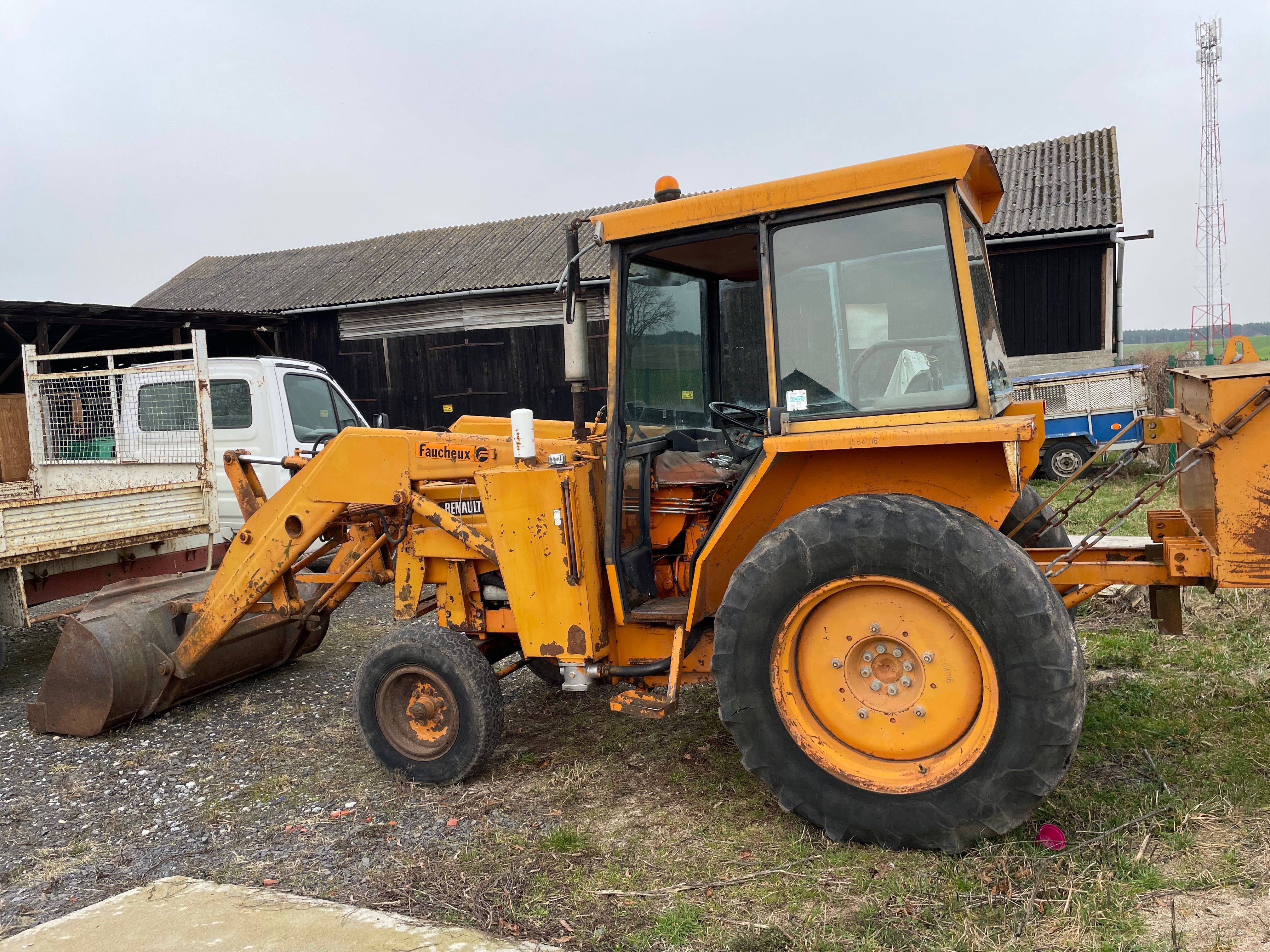 Renault 462 traktor Ciągnik z turem