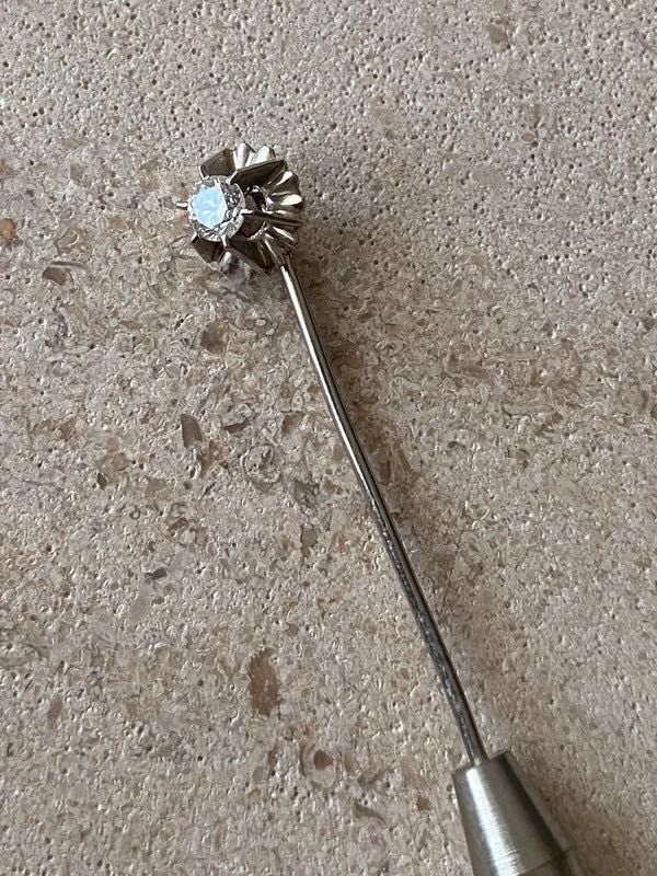 Alfinete de gravata/ lapela em ouro com diamante 0,20kts