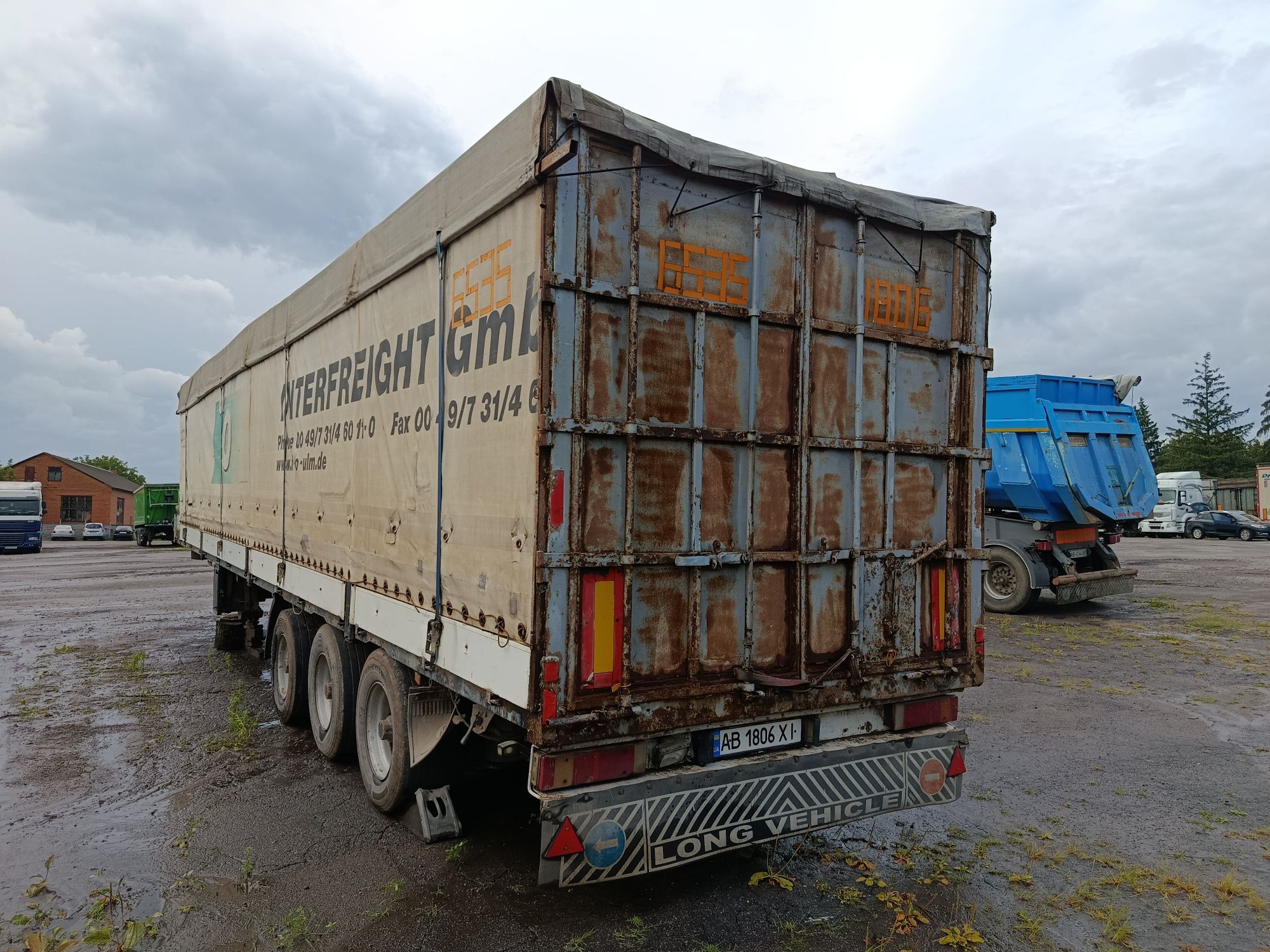 Зерновоз мегаход напівпричіп бортовий