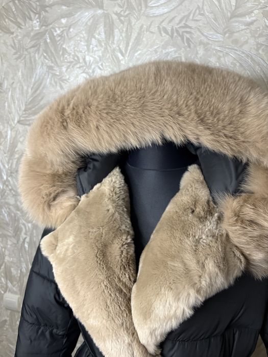 Жіночий зимовий пуховик з натуральним хутром