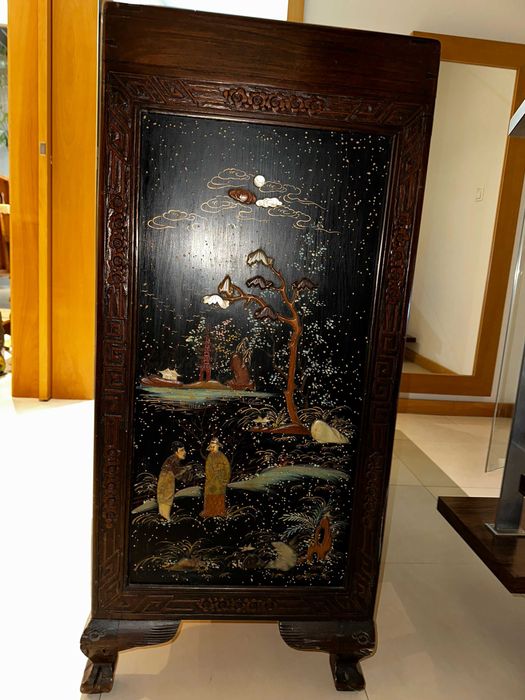 Arca chinesa c/ gavetas em madeira e madrepérola (94×46×101 cm)