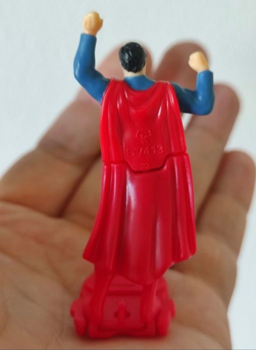 Kinder surprise superman фігурка іграшка супермен
