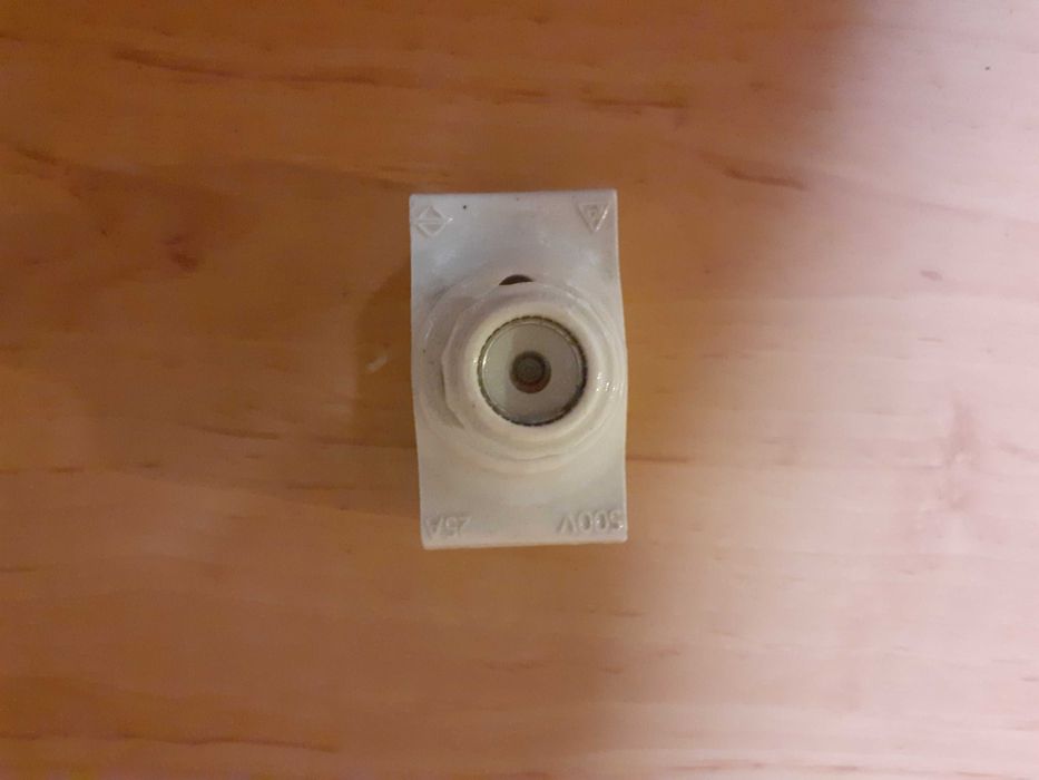 Podstawa bezpiecznika ceramiczna