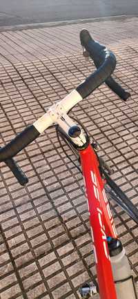 Bicicleta estrada aluminio com forqueta em carbono