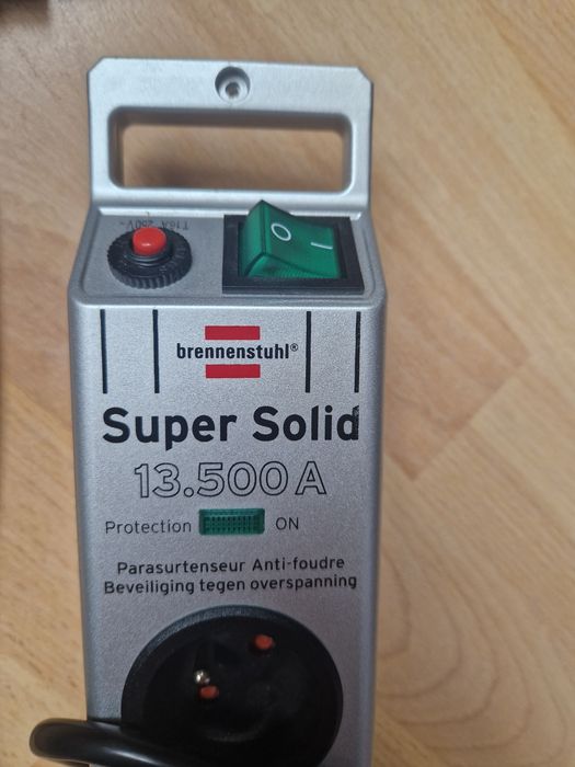 Listwa zasilająca z bezpiecznikiem