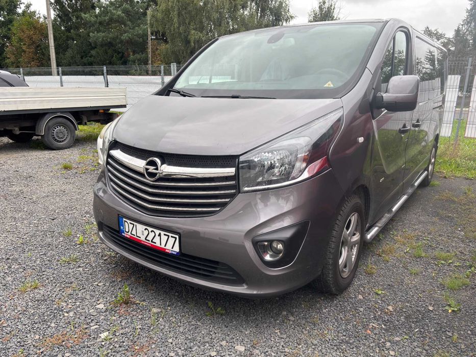 Wynajem - Opel Vivaro Brygadówka - 5 osobowa - 2017r