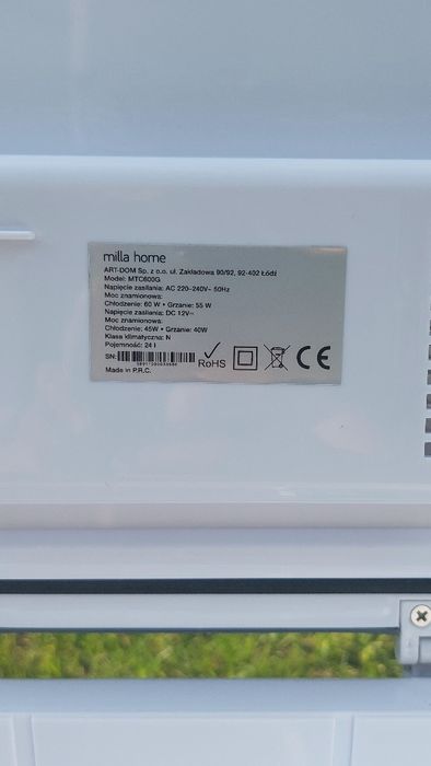 Lodówka turystyczna z funkcją chłodzenia i grzania