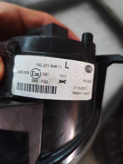 Sprzedam komplet oryginalych halogenów audi Q5/SQ5 Hella zarówki stan