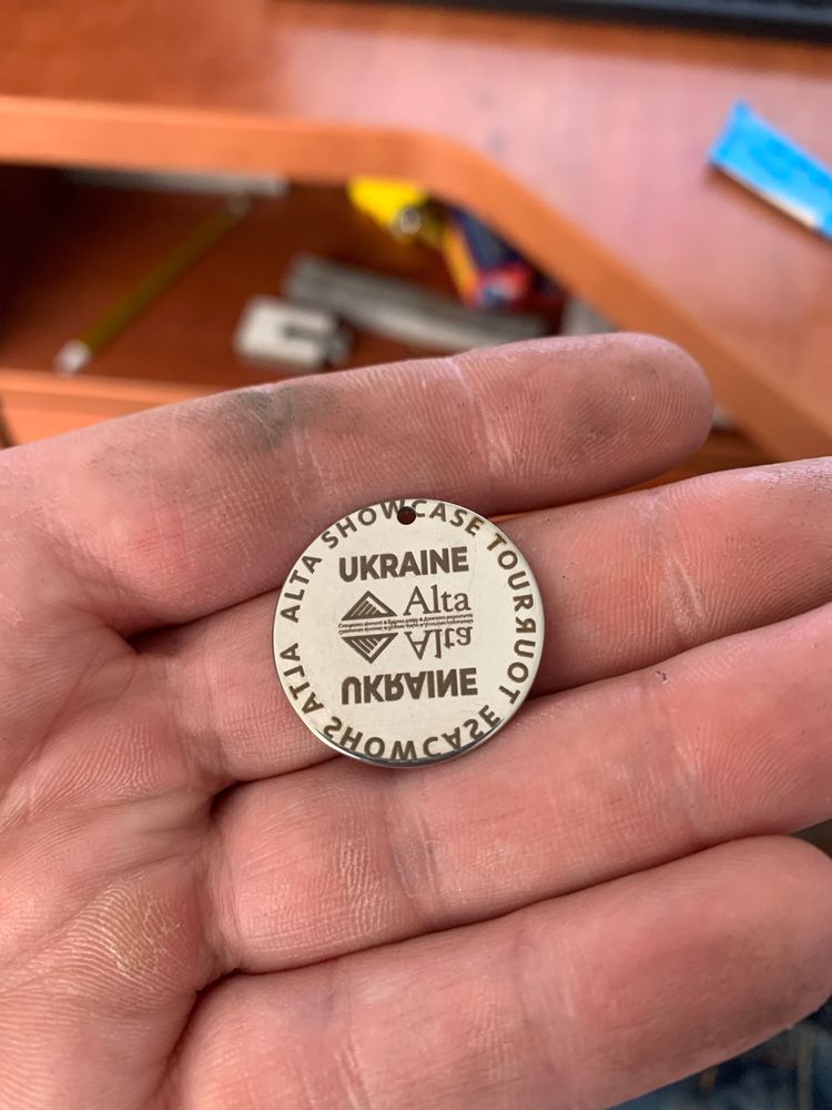 Гравіювання волоконним лазером